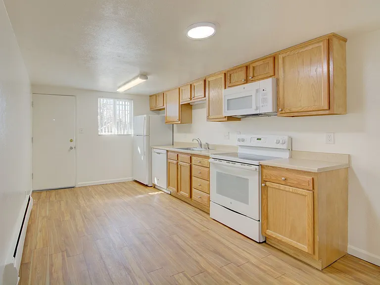 Lampliter Apartments — Photo 28