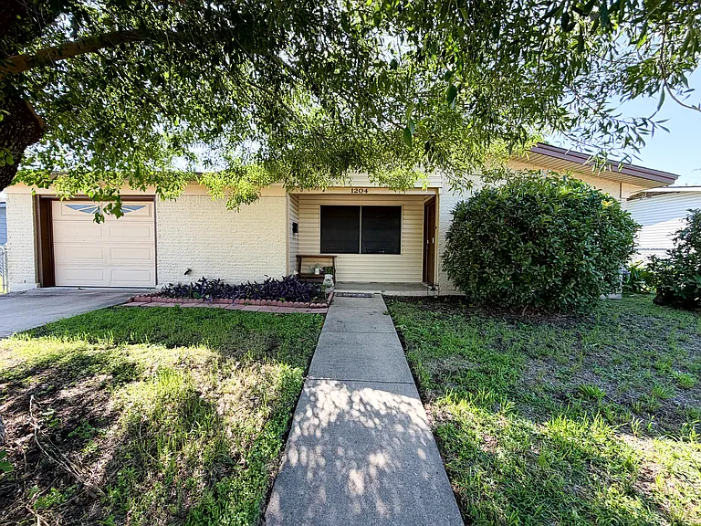 1204 Chippendale Dr — Photo 2