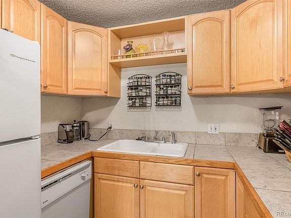 5th image of 1410 N York St APT 21
