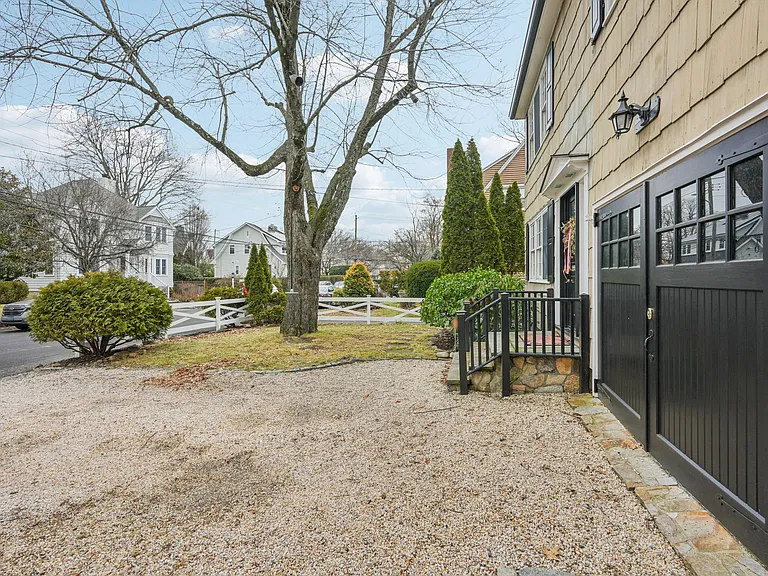 9 Oakwood Ave — Photo 8