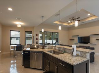 633 SW 10th Ter, Cape Coral, FL 33991