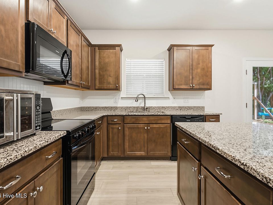1st image of 98 Baneberry Place