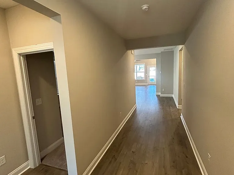 585 Oyster Dr — Photo 4