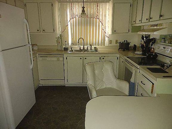 2nd image of 1268 Fir Dr #94