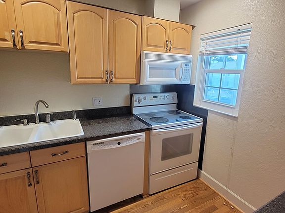 3rd image of 3811 N Oak Dr Unit E42