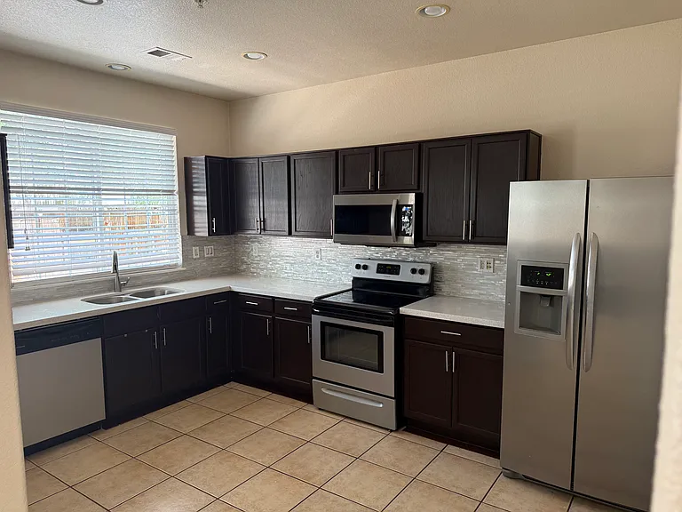 2052 Tivoli Ln — Photo 3