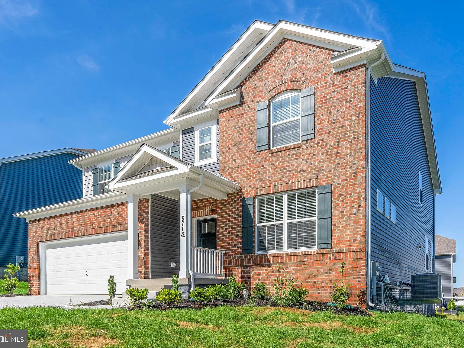 4 bed, 3.0 bath, 4098 sqft, $3,995 — Photo 3