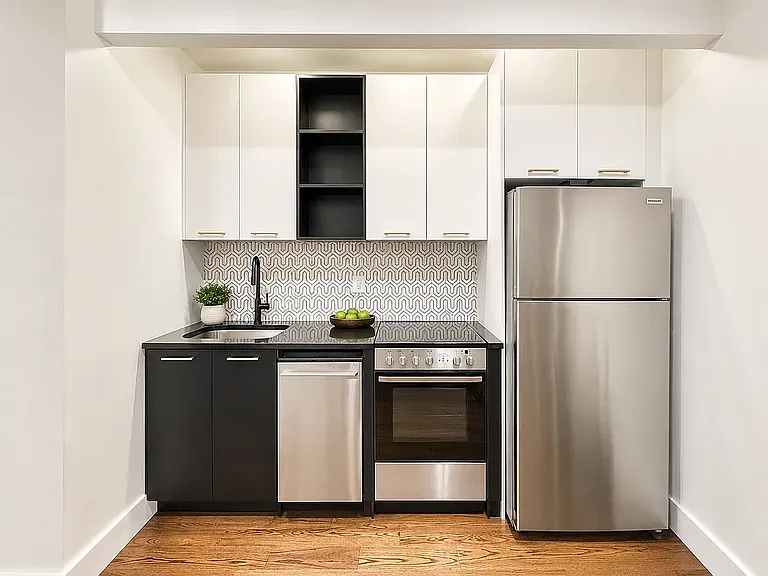 763 Lexington Ave #3A — Photo 2