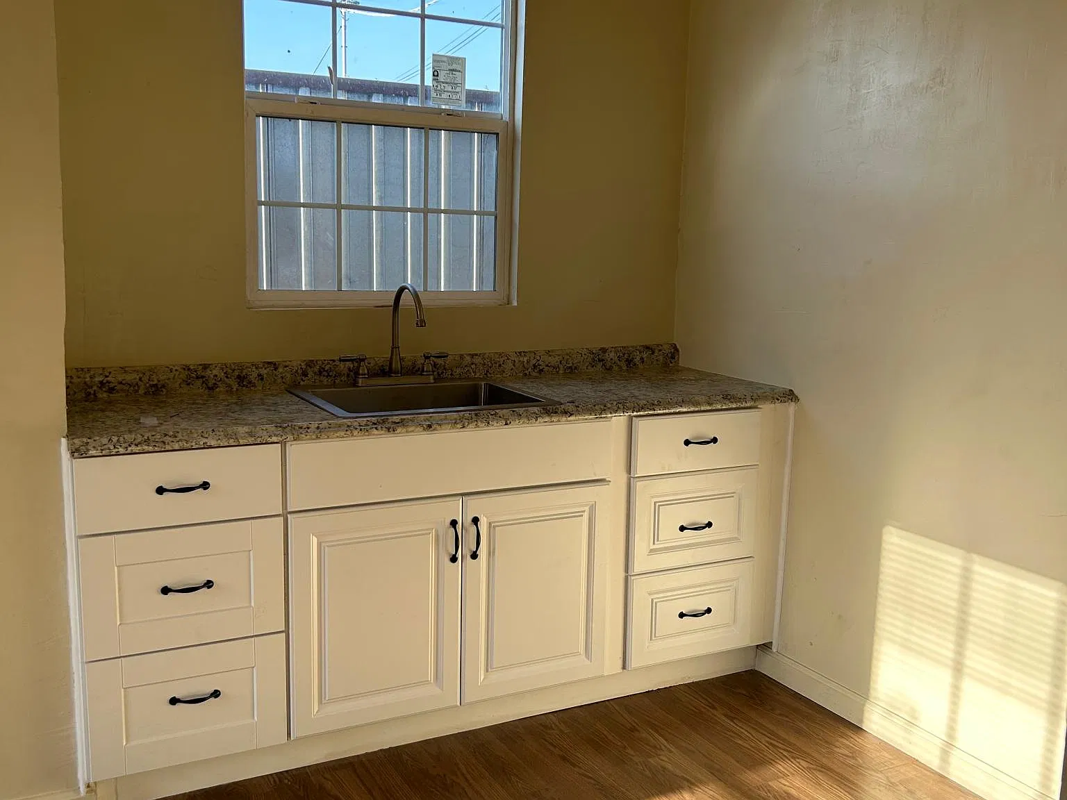 1613 Robinson St — Photo 2