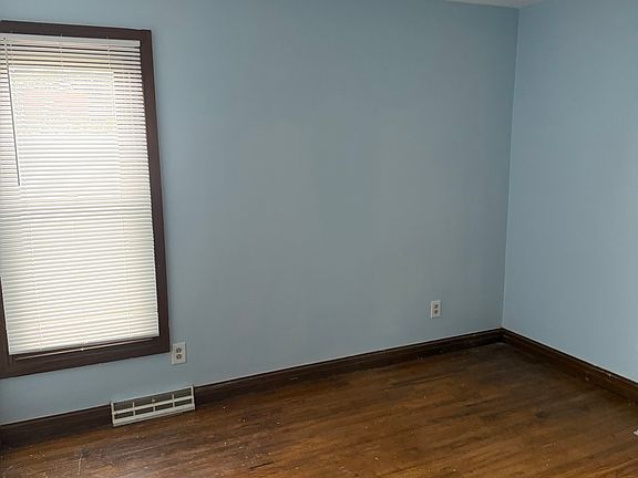 5th image of 110 Stevenson St #1
