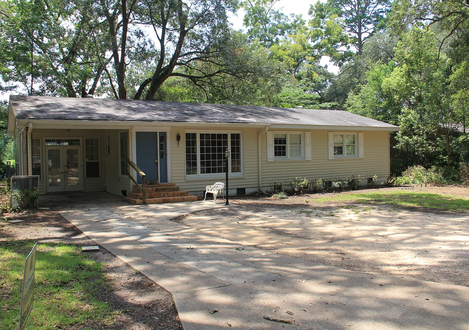 HUGE 3 Bedroom House on Crabapple for Fall 2027 — Photo 1
