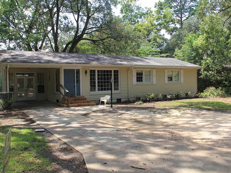 1903 Crabapple Dr