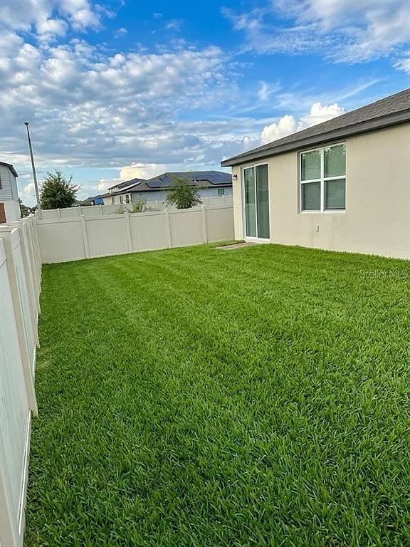 4 bed, 3.0 bath, 1978 sqft, $2,200 — Photo 4