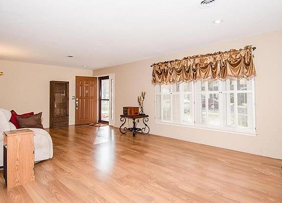 4th image of 9548 Carnival Dr
