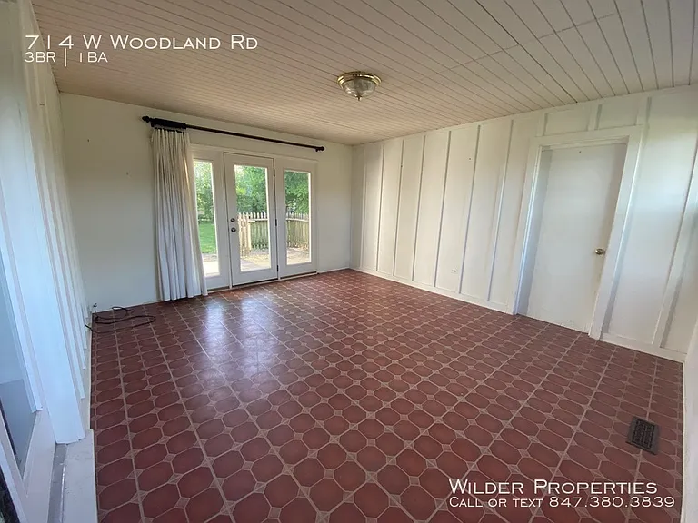 714 W Woodland Rd — Photo 7