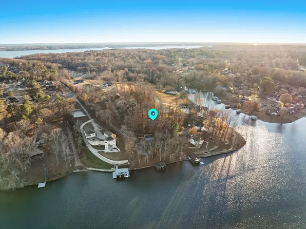 908 Bridgewater Dr, Florence, AL 35634