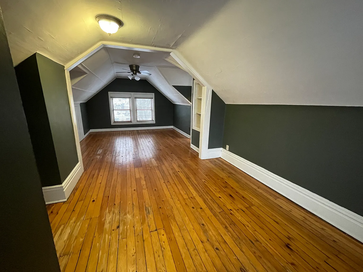 7 bed, 3129 sqft, $4,550 — Photo 2