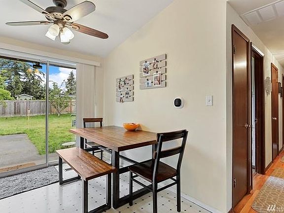 3rd image of 1076 148th Pl SE