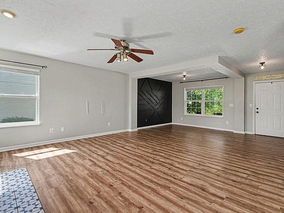 5th image of 966 Surfridge Dr