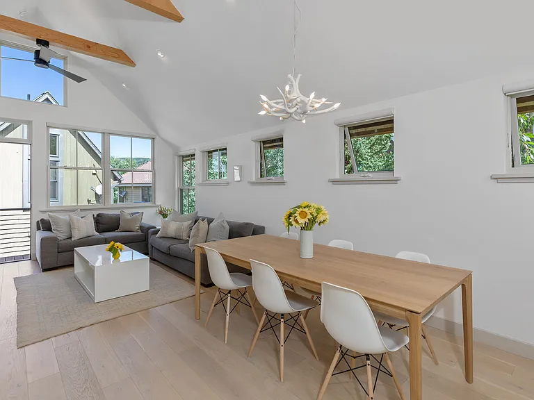 240 S Mahoney Dr #8 — Photo 2