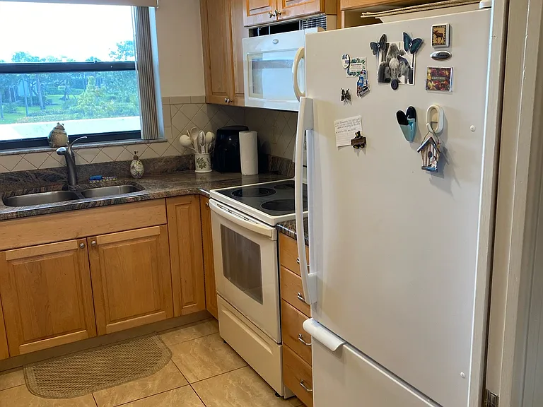 6142 SE Landing Way #15 — Photo 10