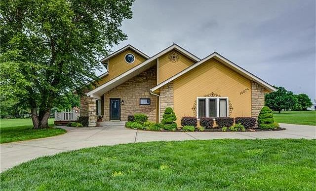 Welcome to 15274 Long St. - Overland Park, Ks.