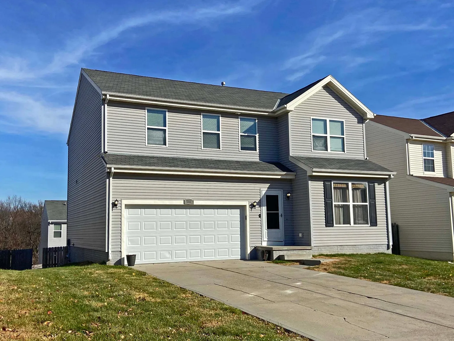 4 bed, 2.5 bath, 2200 sqft, $2,000 — Photo 3