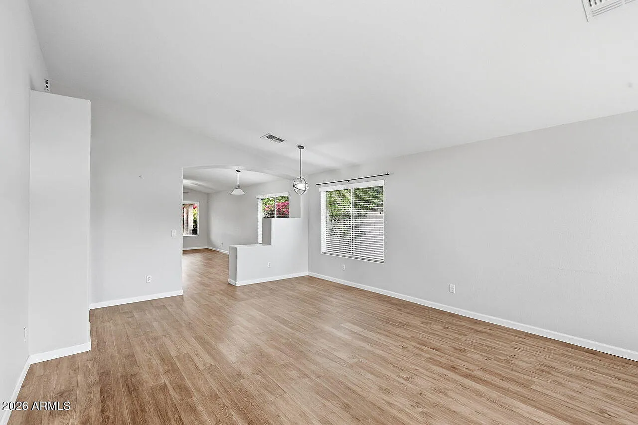4 bed, 2.0 bath, 1701 sqft, $2,599 — Photo 4