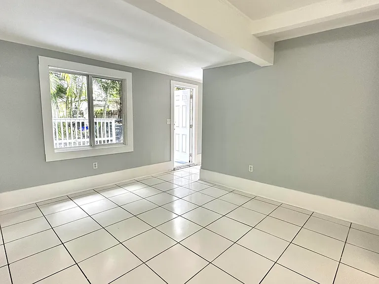 313 S Lakeside Dr #2 — Photo 5