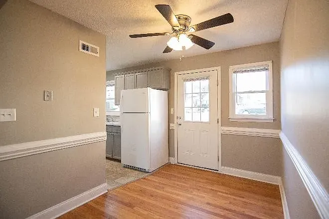 Building Photo - 318 Highland St #2