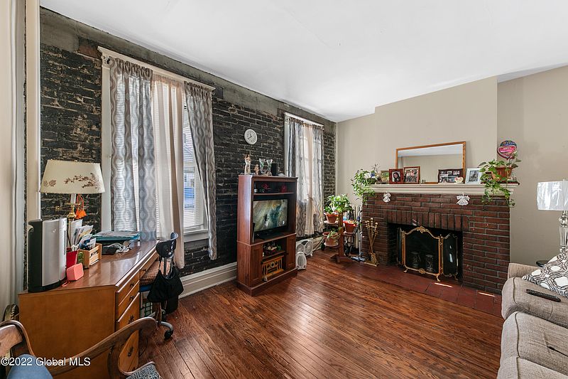 4th image of 26-28 Parkwood Boulevard