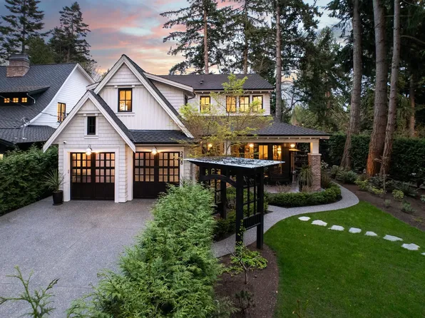 2408 Christopherson Rd, Surrey, BC V4A 3L3