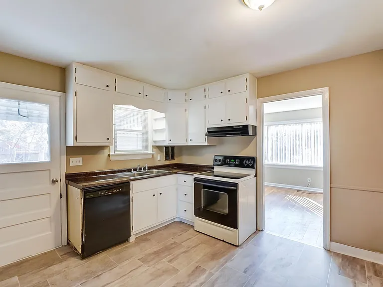 1908 Emerson Ave — Photo 6