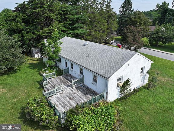 3rd image of 3232 Walker Ln