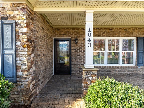4th image of 1043 Lindenshire Dr