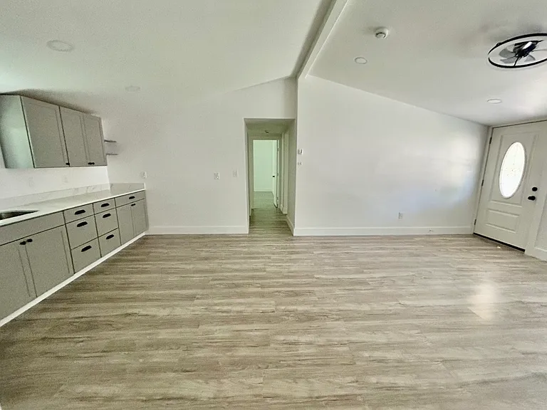 937 Anderson St — Photo 4