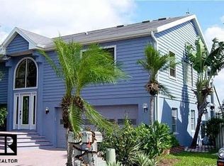 17455 1st St E, Redington Shores, FL 33708
