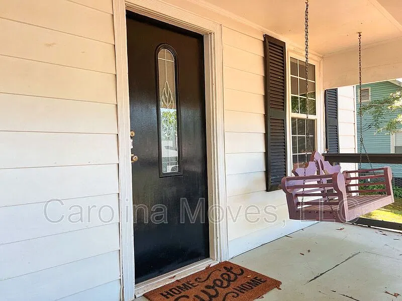2 bed, 1.0 bath, 1200 sqft, $1,375 — Photo 2
