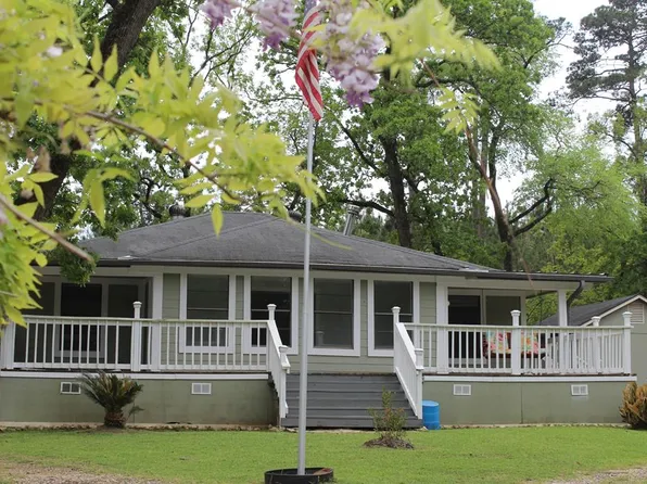 322 Dogwood St, Crockett, TX 75835