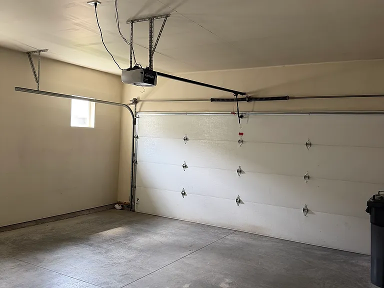 246 S Hanley Ave — Photo 15