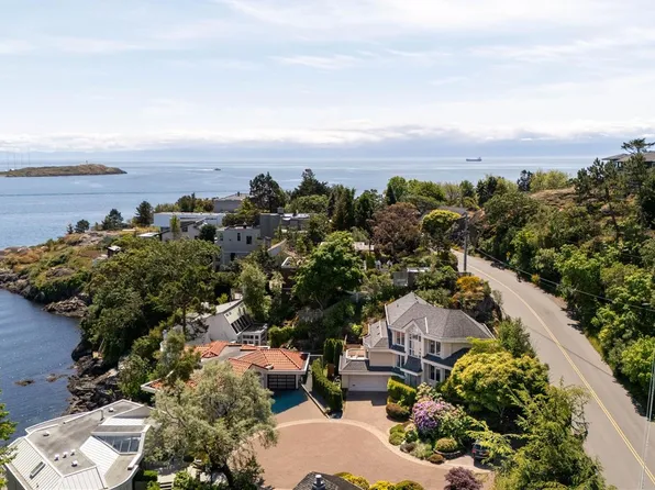 335 King George Ter, Oak Bay, BC V8S 2J8