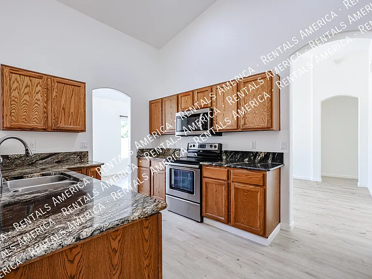 764 E Sheffield Ave — Photo 15