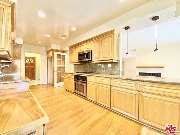 4th image of 3211 S Bentley Ave #A