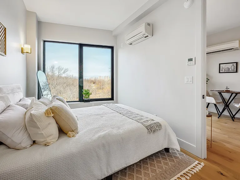 1890 Pelham Pkwy S #3A — Photo 7