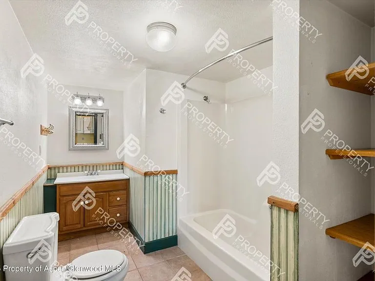 440 Whiteriver Ave — Photo 17