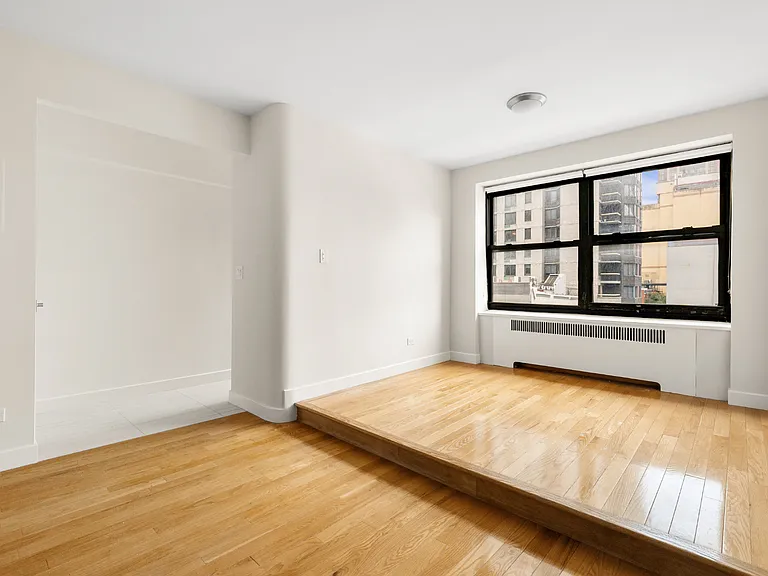 252 E 61st St #S5D — Photo 5