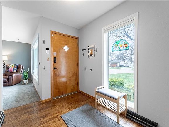 5th image of 405 E Pioneer Ave