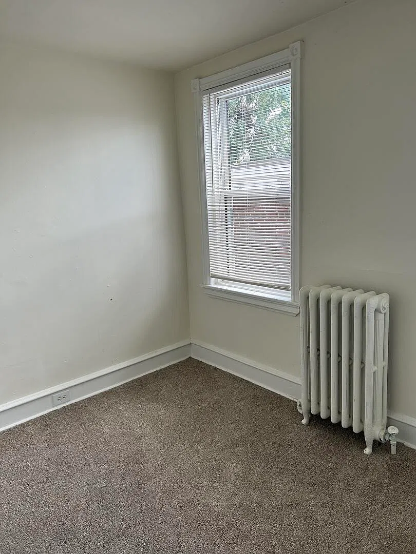 3 bed, 1.5 bath, 1900 sqft, $1,750 — Photo 4