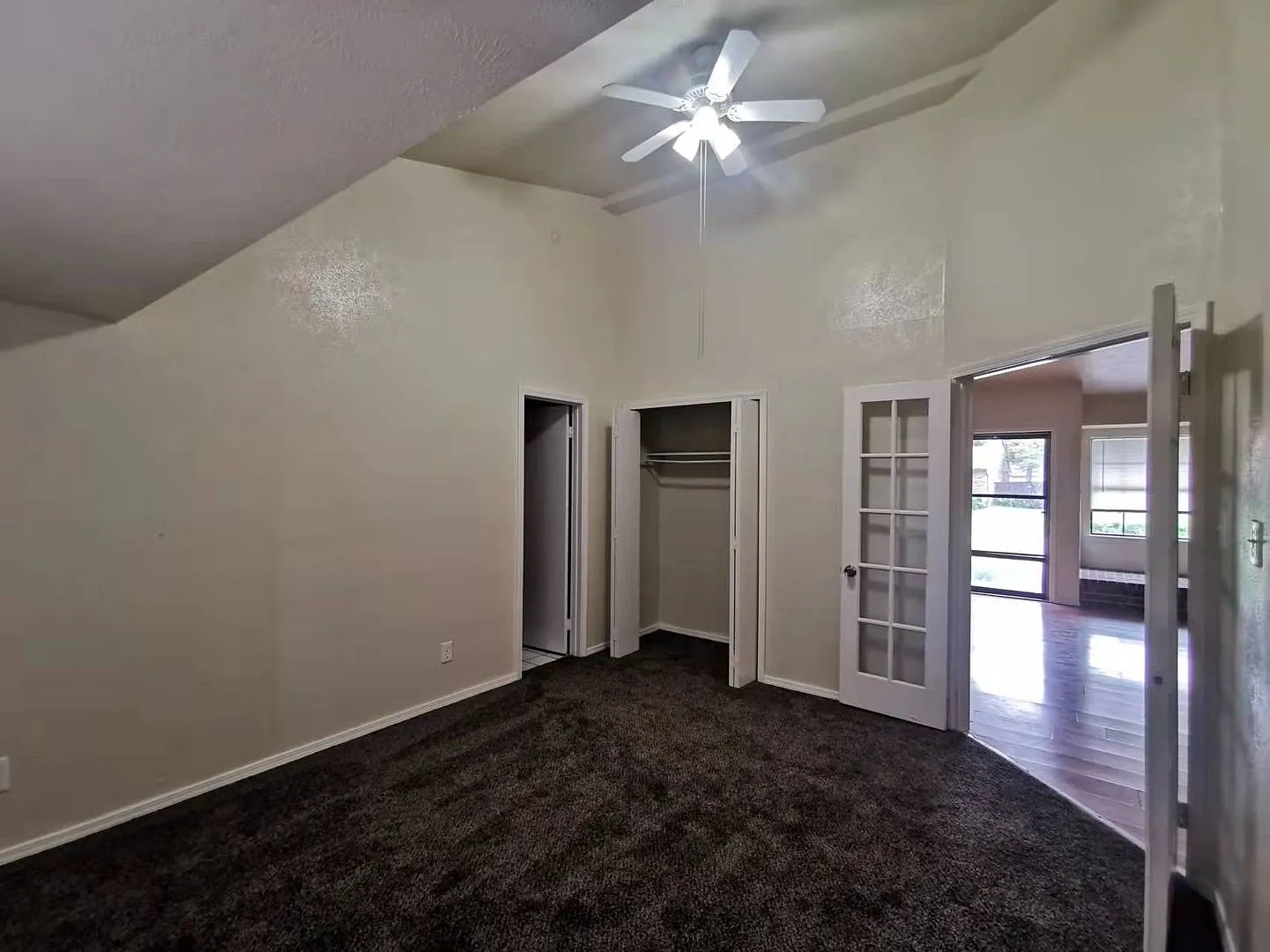Beautiful 3 Bedroom 2 Bathroom in The Colony! — Photo 3