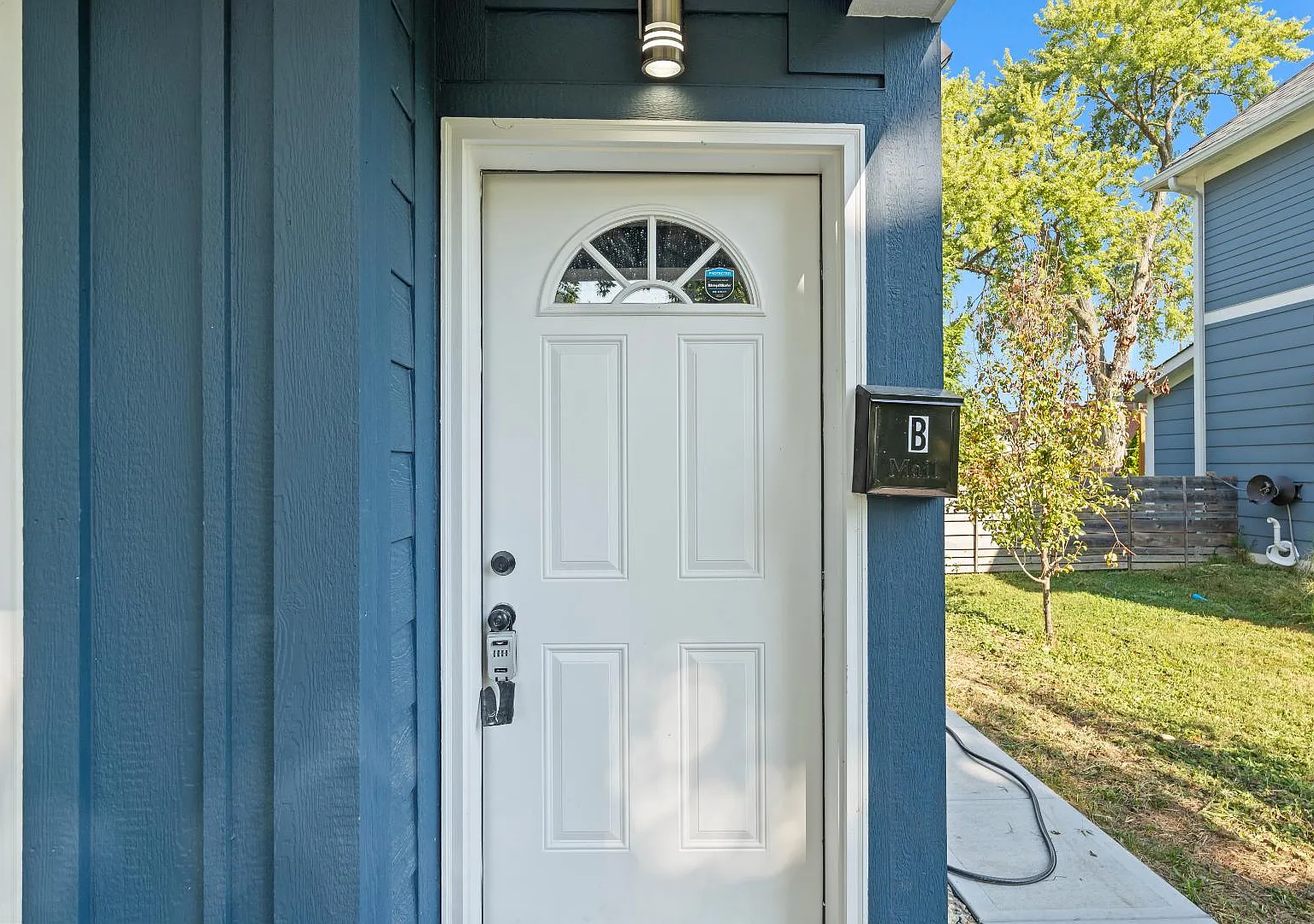 1724 E Brookside Ave — Photo 1
